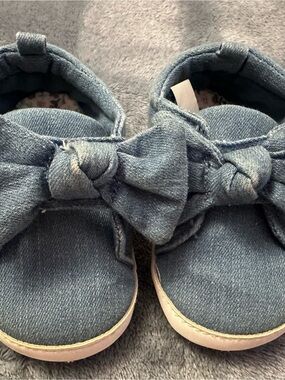 🎀 Carter’s Denim Bow Baby Shoes 9-12M Chambray First Walker *